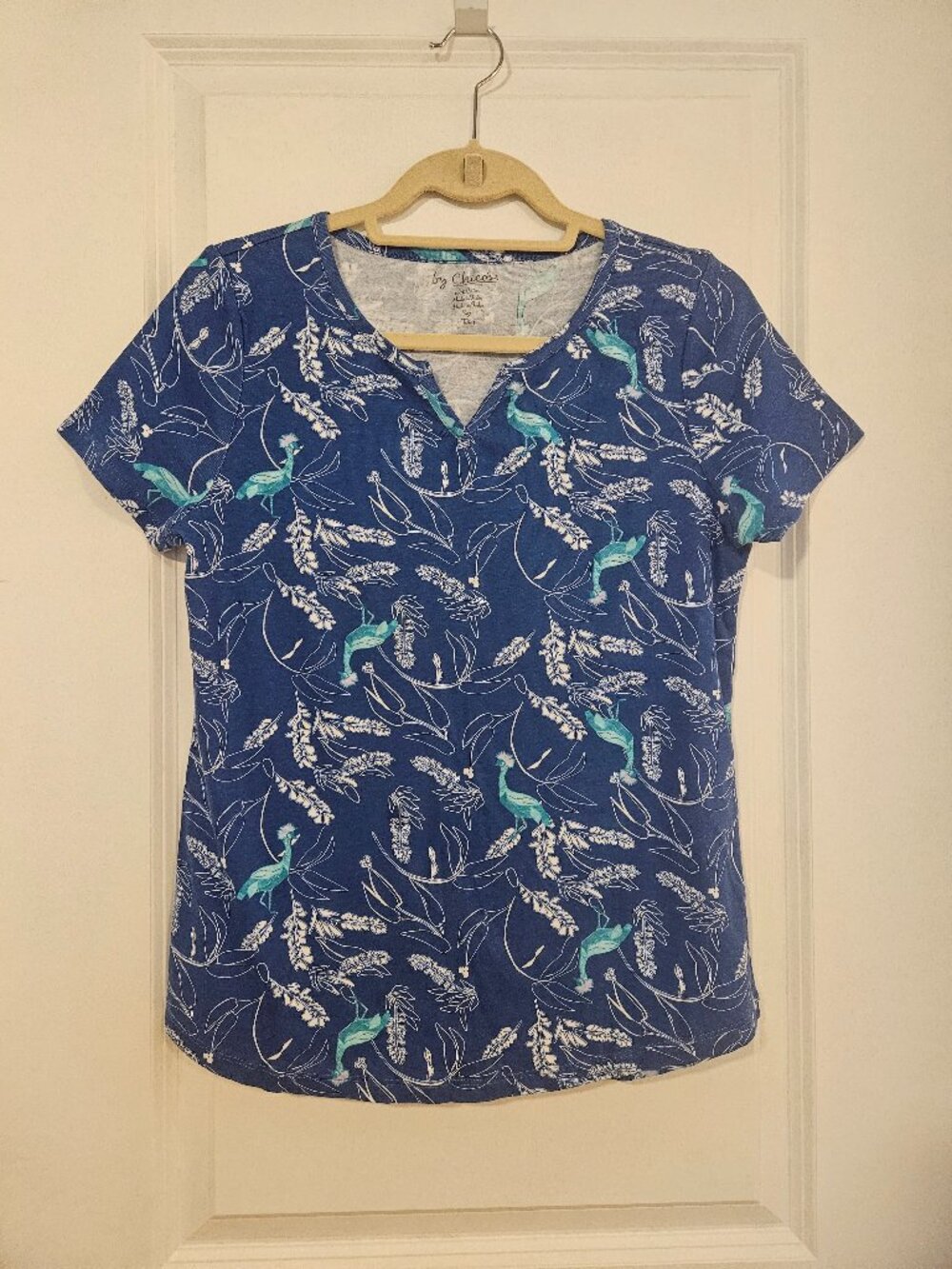 Chico's Blue Tropical Bird & Floral Top Size 1/8-10 100% Cotton Short Sleeve